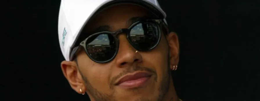 Hamilton z pole position