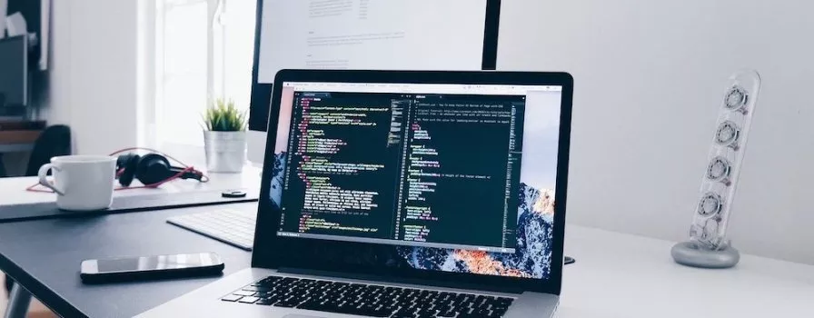 Dlaczego Polacy coraz częściej szukają pracy w internecie?