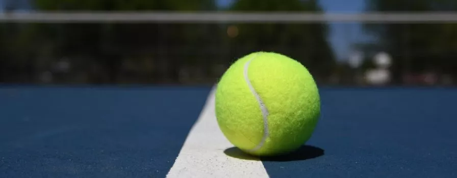 Jak zarabiać na obstawianiu tenisa ziemnego?