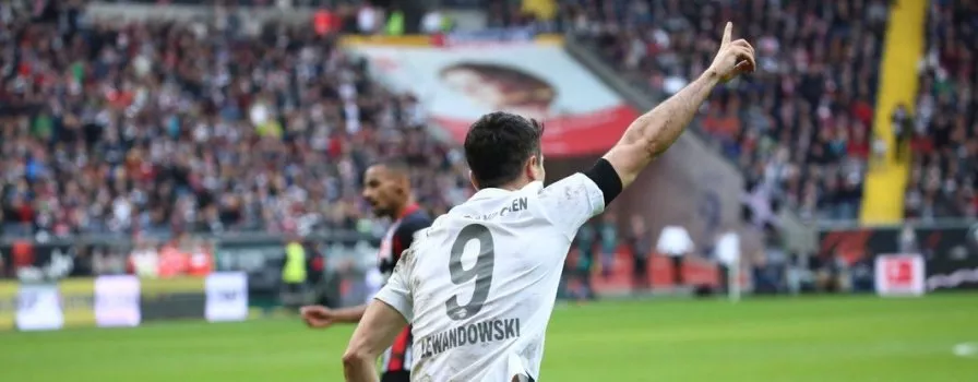 Lewandowski strzela w meczu numer 300