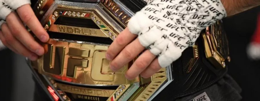 Mistrz UFC wygrywa i kończy karierę!